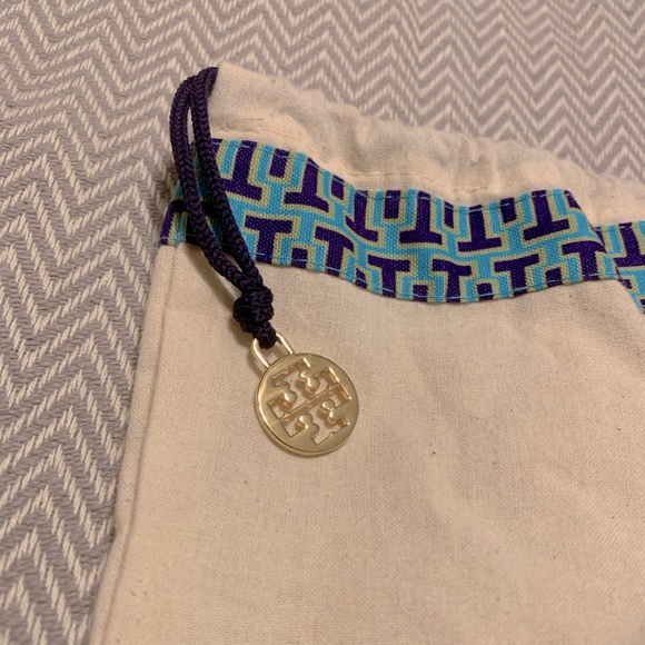 Tory Burch silver leather ballet flats w/ dust bag. Only worn twice. Size 8.5. - Picture 8 of 8